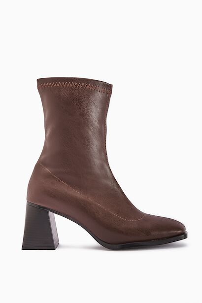 Kadın Kahve Küt Burun Topuklu Bot 